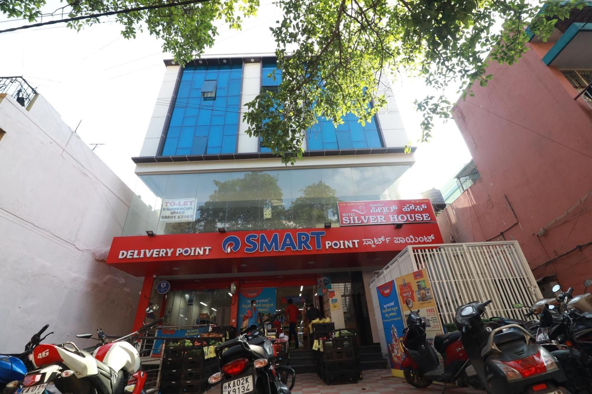 Super Oyo Hotel Silver House Near Mantri Square Mall Bangalore Eksteriør bilde